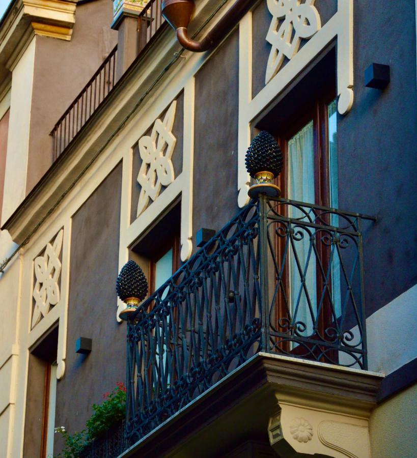 Protodomus Hotell Bronte Exteriör bild