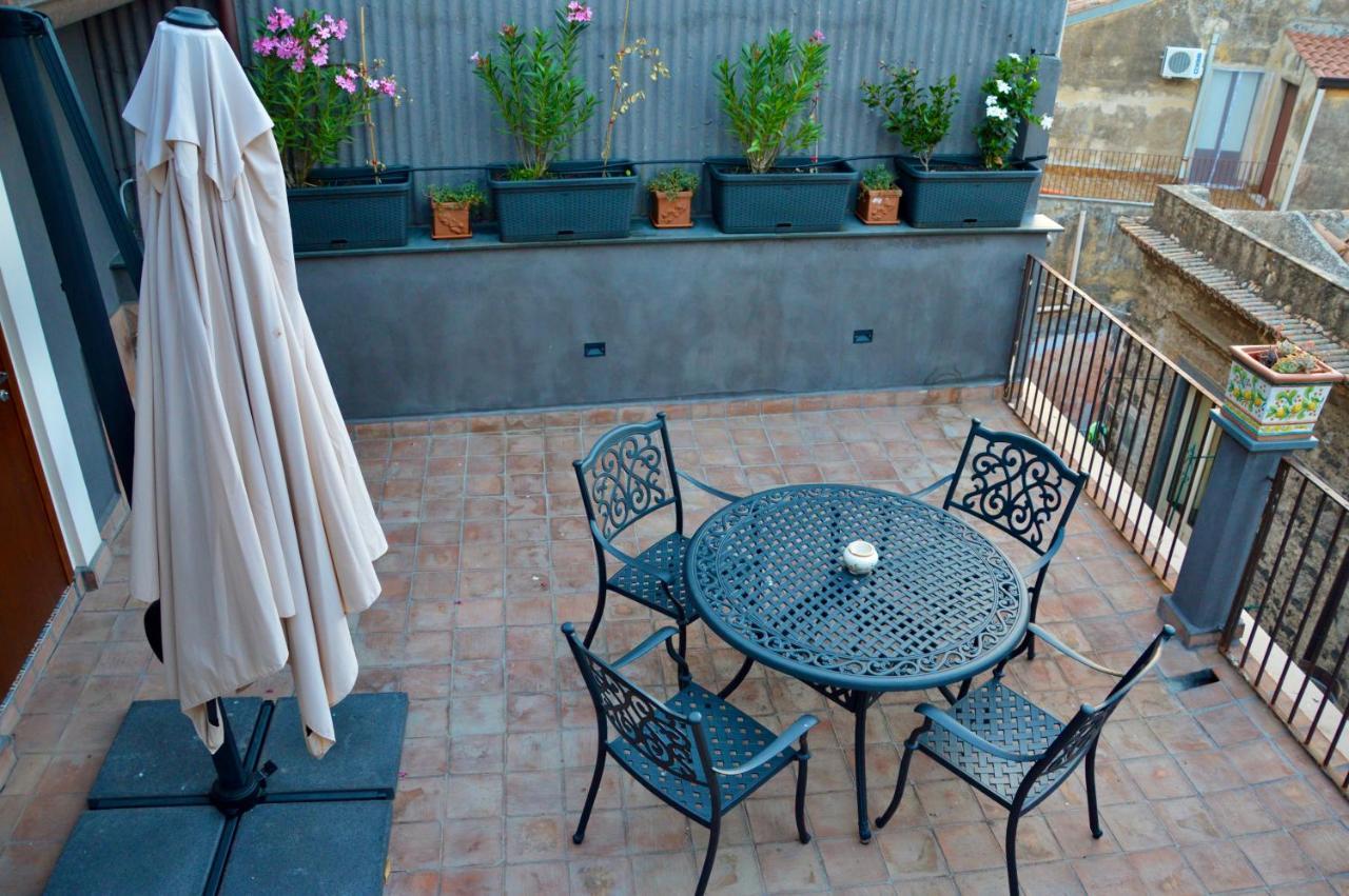 Protodomus Hotell Bronte Exteriör bild